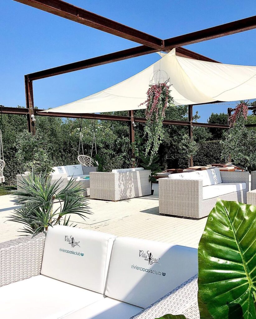 Riviera-Oasis-Club-swimming-pool-beach-club-divanetti-lounge-svago-relax