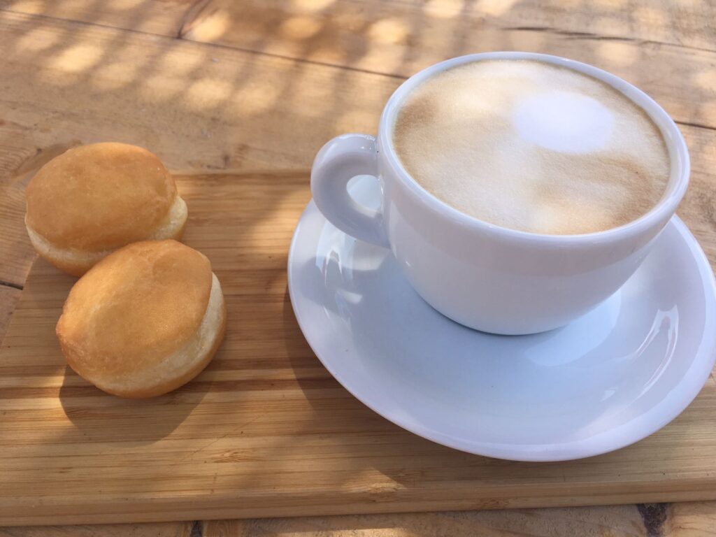 l'estate-in-riviera-colazione-cappuccino-fico-fellas