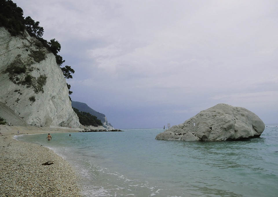 spiaggia frate conero